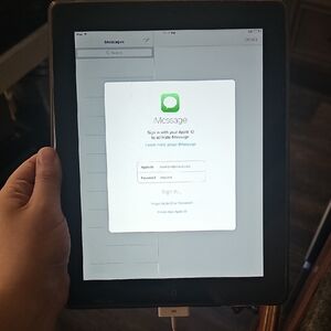 Apple iPad Tablet - Black Front with Silver Edge